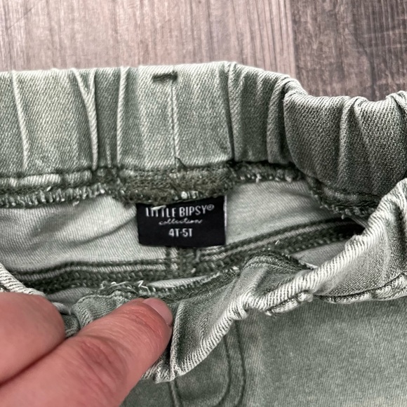 Little Bipsy green shorts - Picture 9 of 9